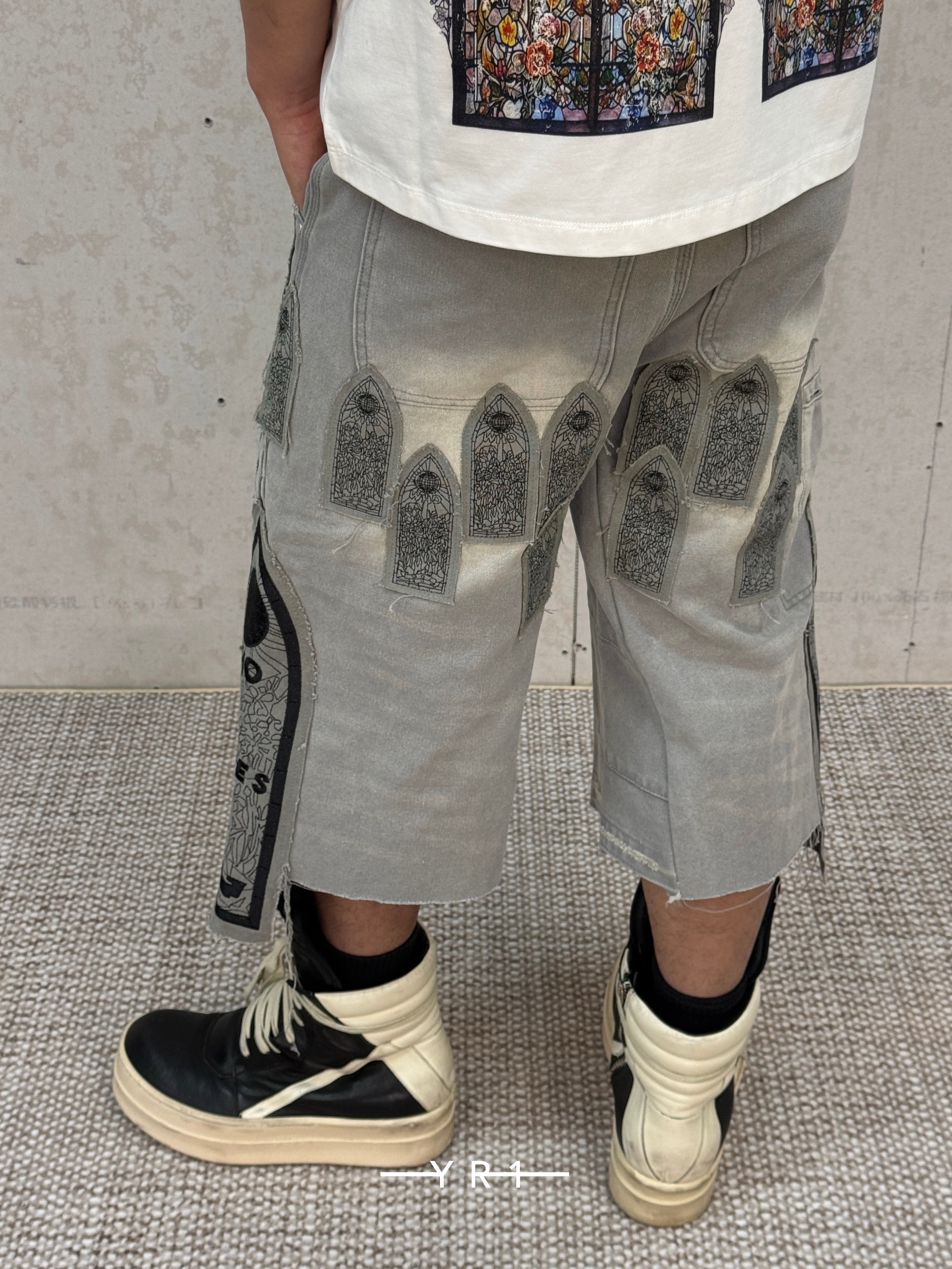 Patch Arched Carpenter Short WHO DECIDES WAR