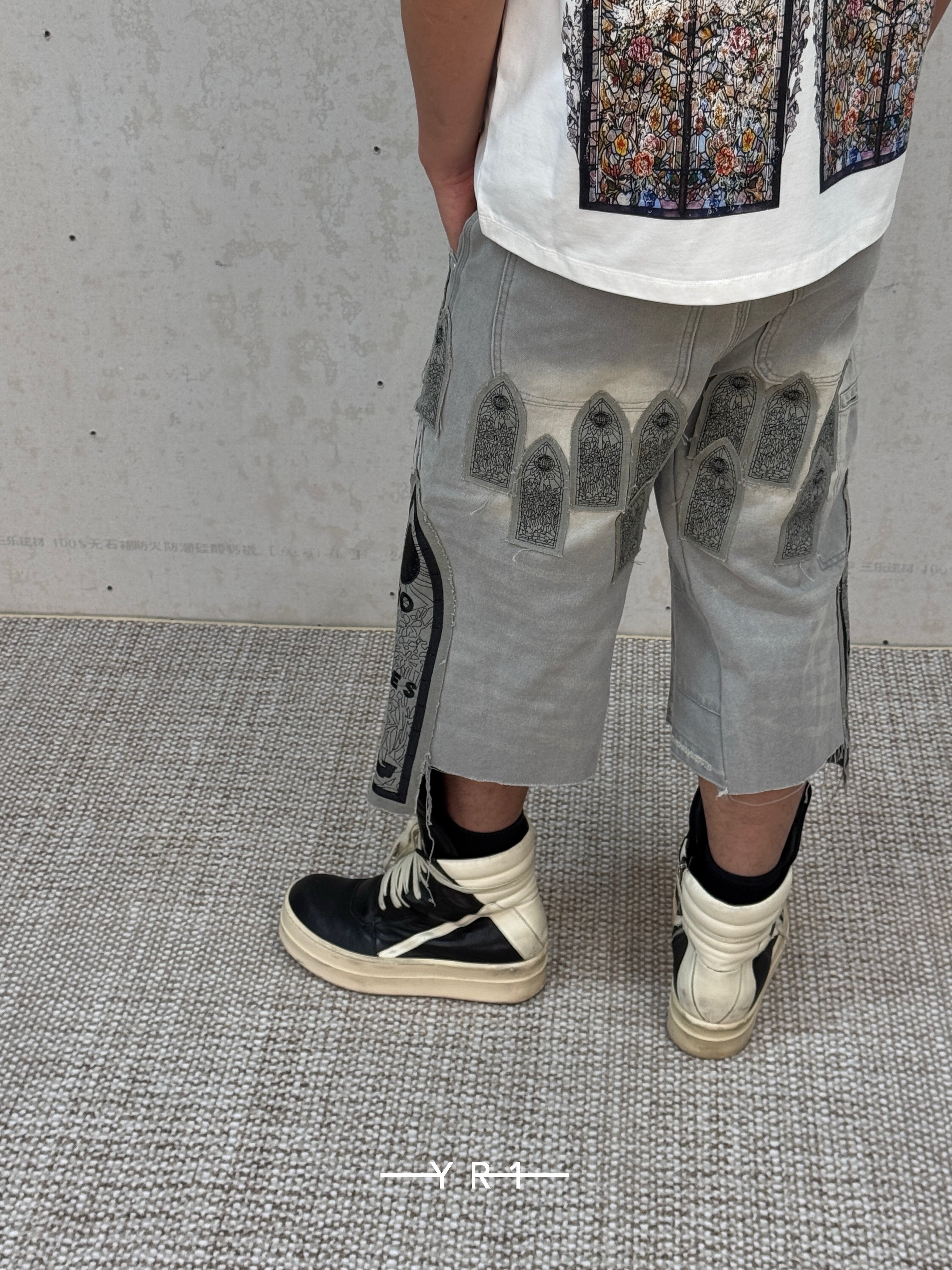 Patch Arched Carpenter Short WHO DECIDES WAR