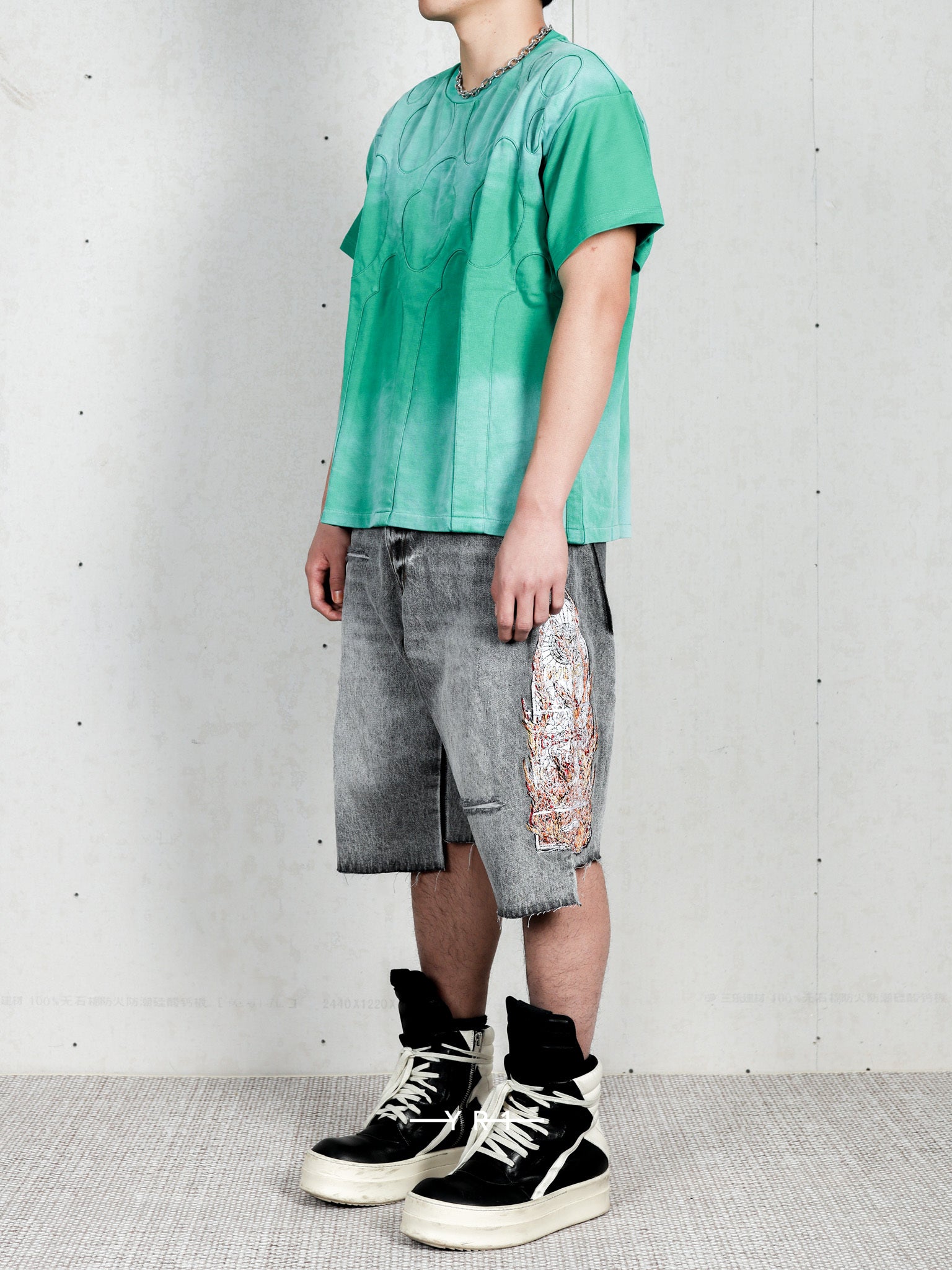 Chapel Short Sleeve WHO DECIDES WAR