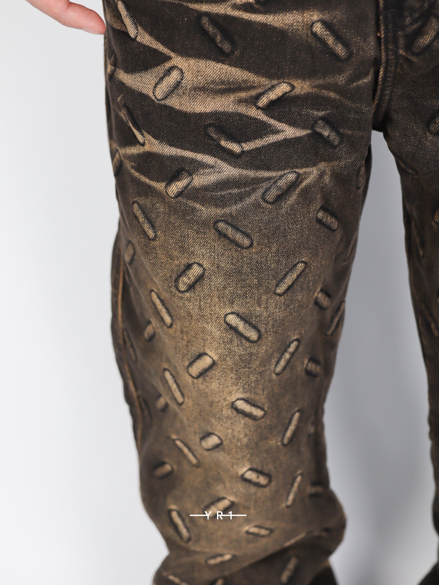 Thread Plate Denim WHO DECIDES WAR