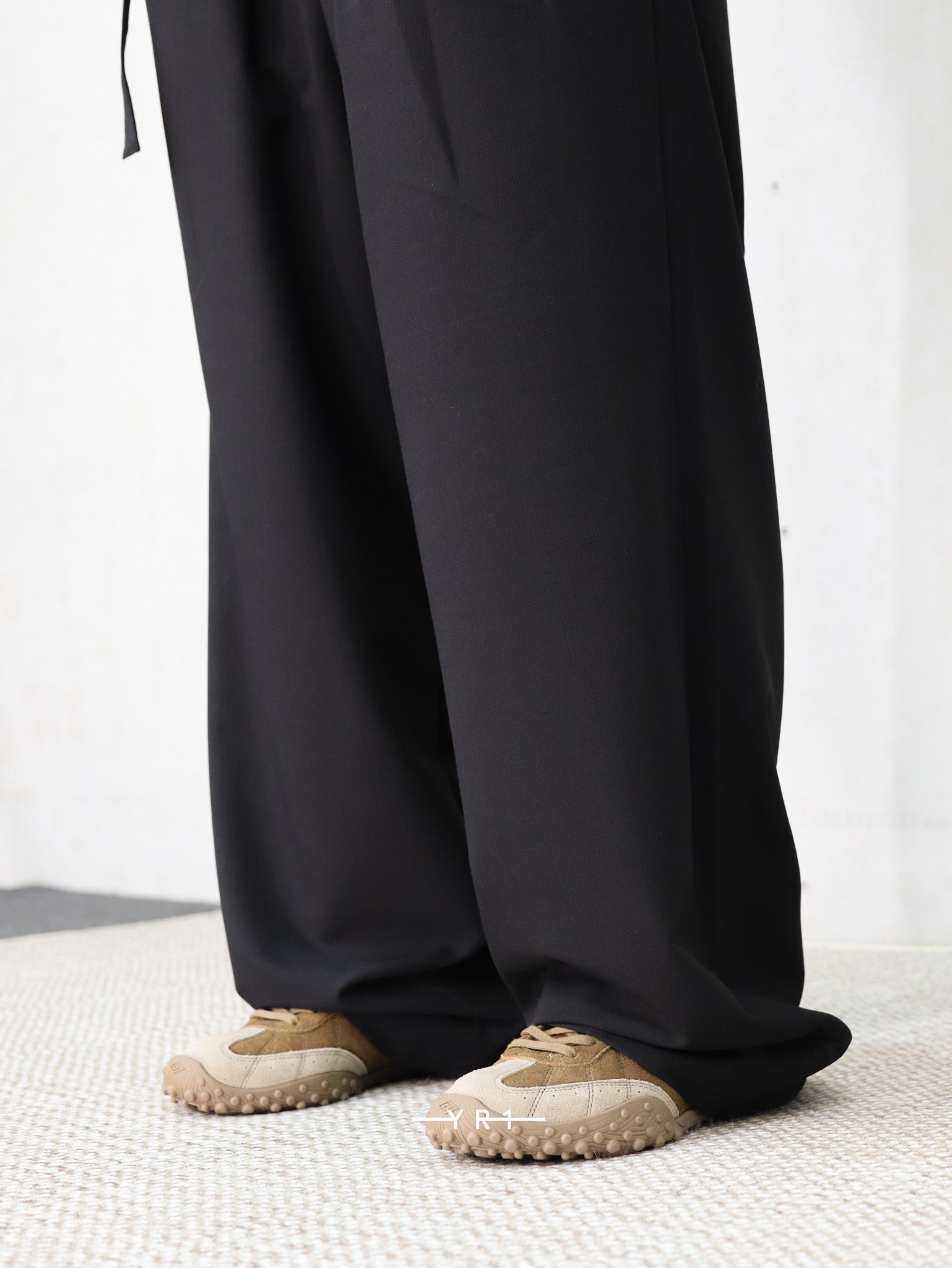 4 Tuck Wide Pants WHITE MOUNTAINEERING