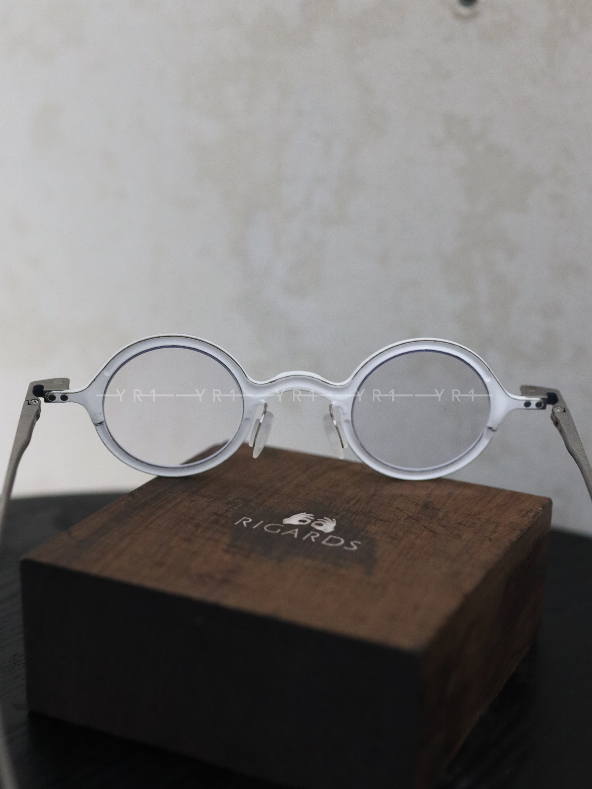 RG1912CU-Chalk White