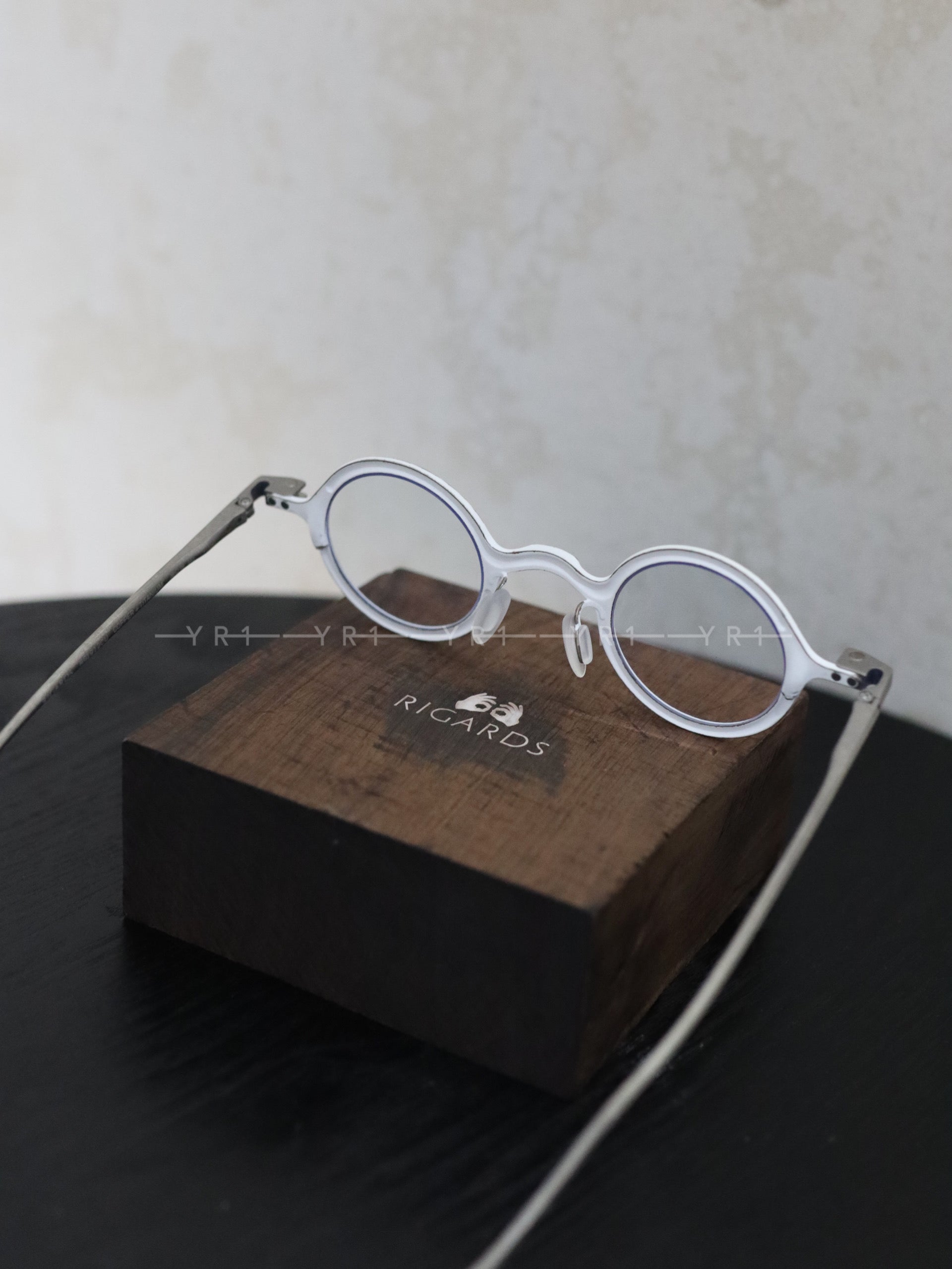RG1912CU-Chalk White