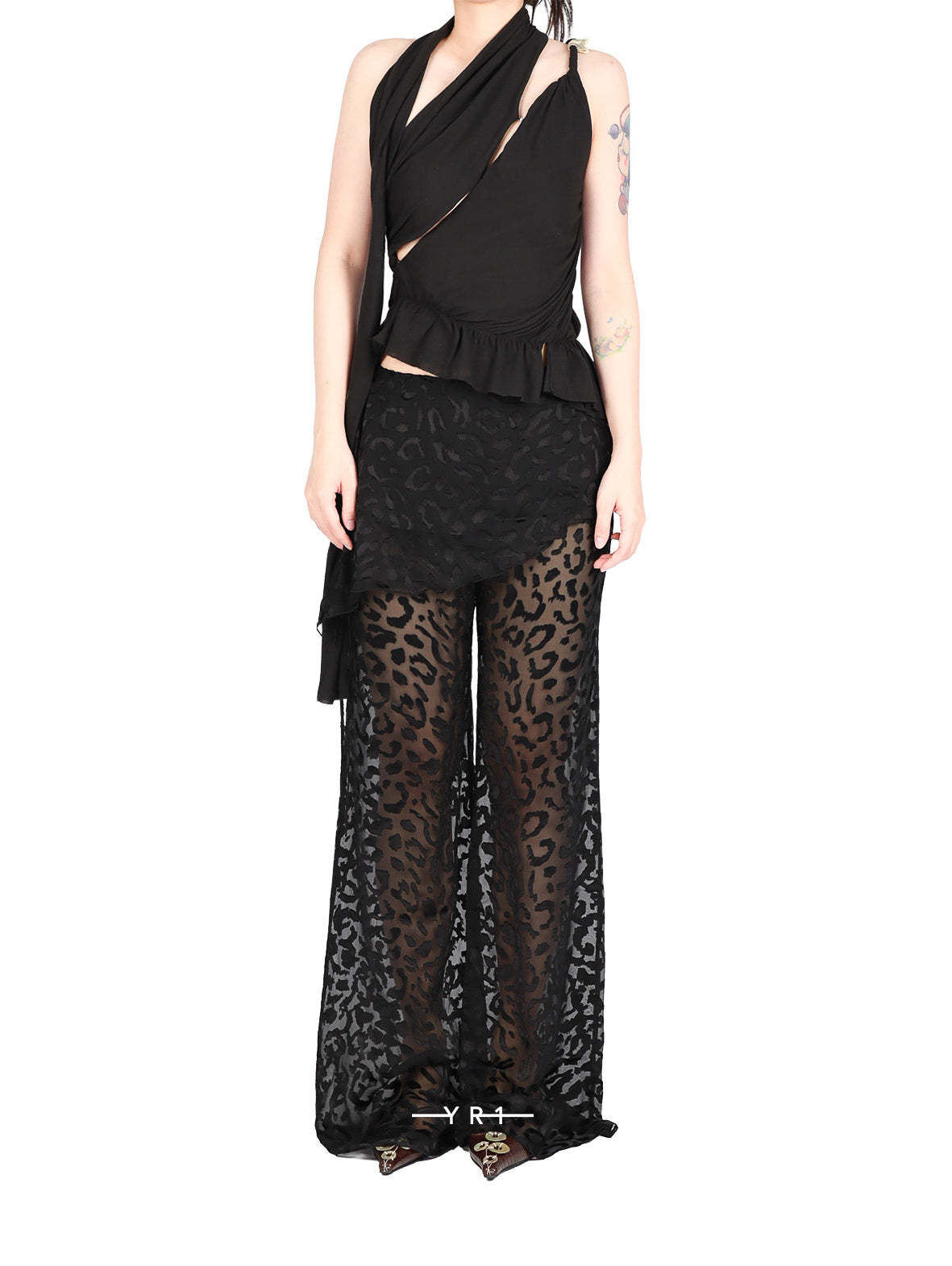 Knot-wrapped ribbon top