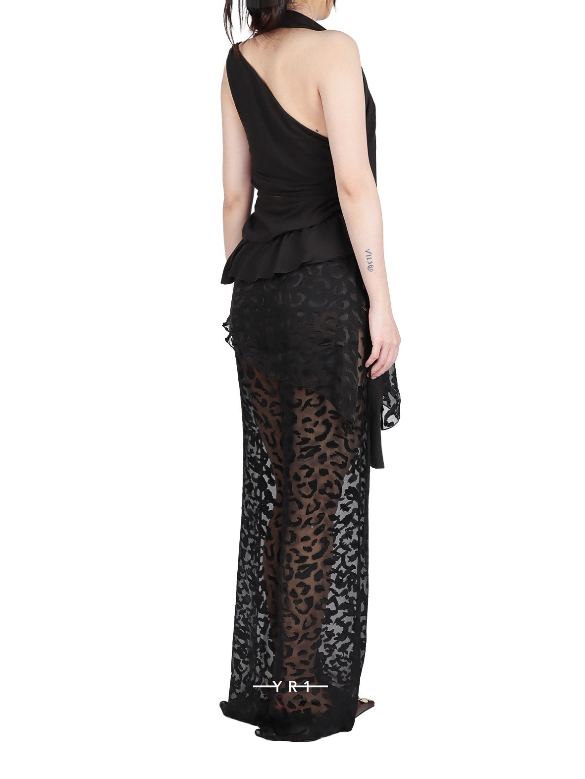 Knot-wrapped ribbon top