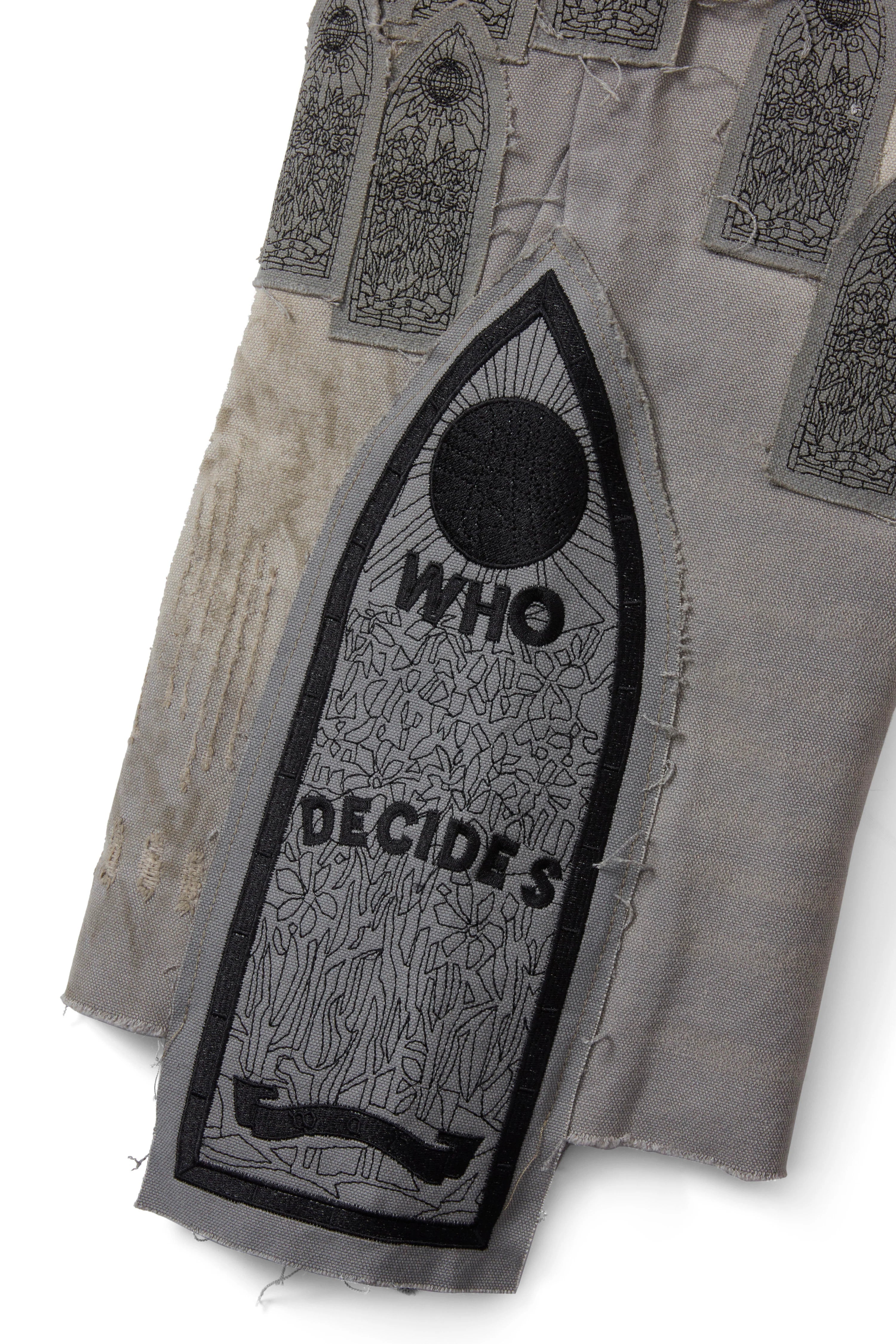 Patch Arched Carpenter Short WHO DECIDES WAR